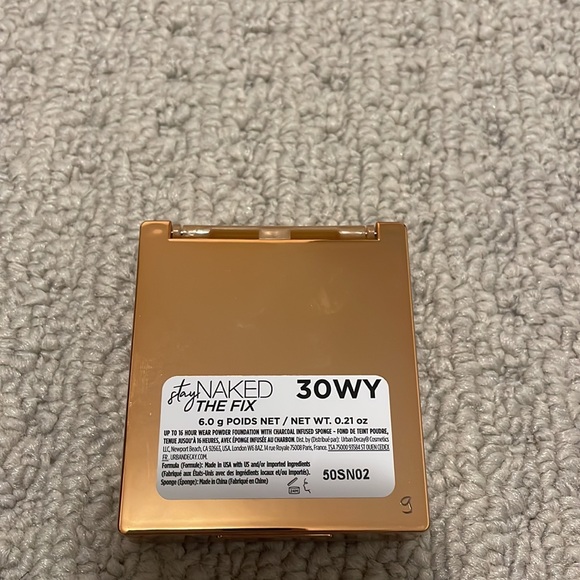 Urban Decay stay naked the fix 16 hr powder foundation - Picture 3 of 3